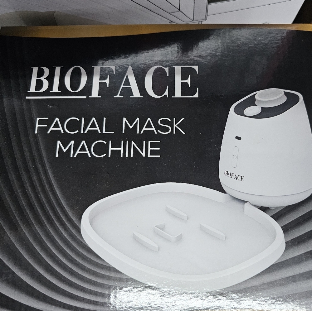 White Facial Mask Machine